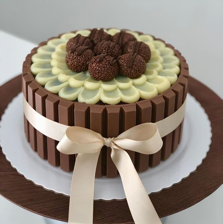 KitKat Cake